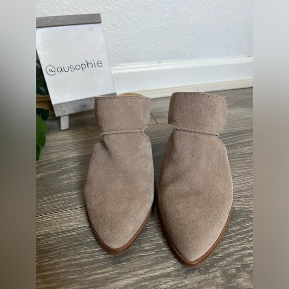 Dolce vita rogin suede cut out heeled mules in tan. Size 8 - Picture 6 of 9